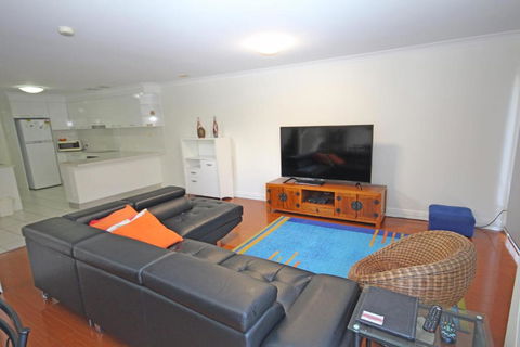 Paradise Waters No. 19 - Geraldton Accommodation 2