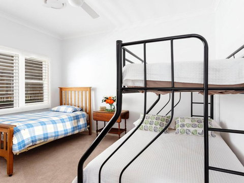 Perfect Seclusion Top Level Only - Geraldton Accommodation 6