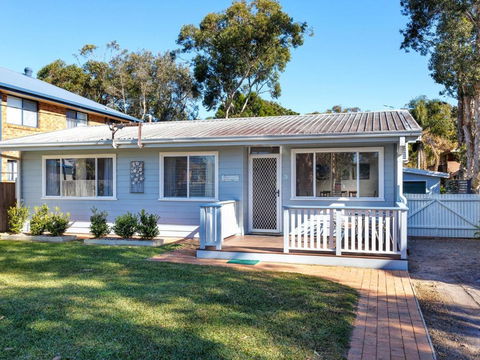 Surfs Up - Geraldton Accommodation 4