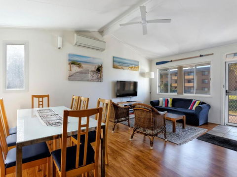 Surfs Up - Geraldton Accommodation 3