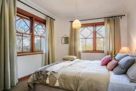 Treetops Elegant Inviting Designer Cedar Home - Geraldton Accommodation 2