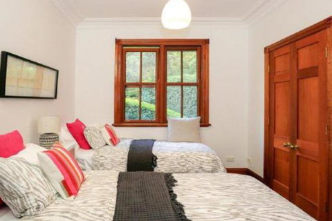 Treetops Elegant Inviting Designer Cedar Home - Geraldton Accommodation 3