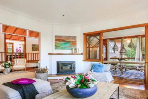 Treetops Elegant Inviting Designer Cedar Home - Geraldton Accommodation 6