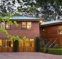 Treetops elegant inviting designer cedar home - Geraldton Accommodation