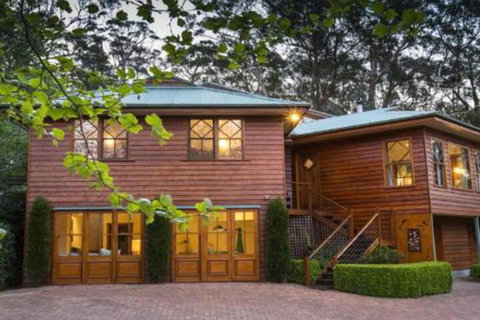 Treetops Elegant Inviting Designer Cedar Home - Geraldton Accommodation 0