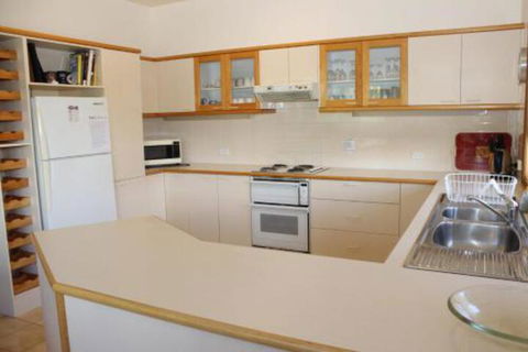 LIZ LAKE - Geraldton Accommodation 6
