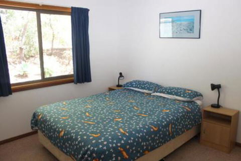 LIZ LAKE - Geraldton Accommodation 2