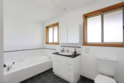 Yarragon 4 Bedroom House In Gippsland - Geraldton Accommodation 5