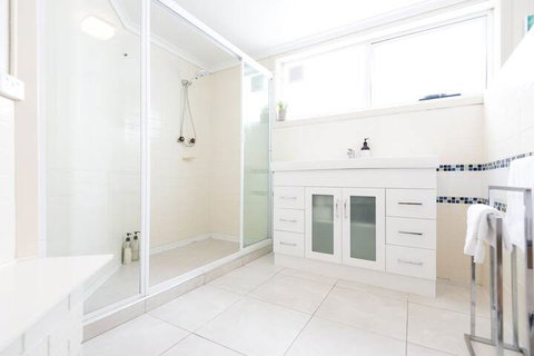 Hilltop House - Geraldton Accommodation 5