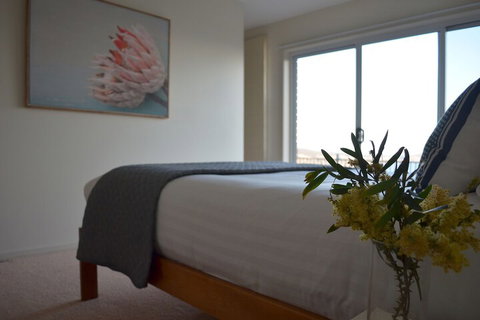 Hilltop House - Geraldton Accommodation 3