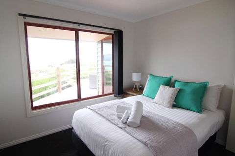 DOLPHIN LOOKOUT COTTAGE Amazing Views Of The Bay Of Fires - Geraldton Accommodation 5