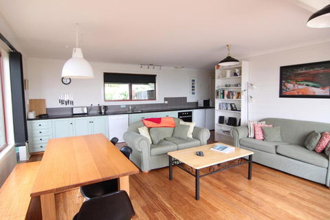 DOLPHIN LOOKOUT COTTAGE Amazing Views Of The Bay Of Fires - Geraldton Accommodation 6