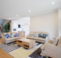 Lux Style 4BR Townhouseashwood - Geraldton Accommodation