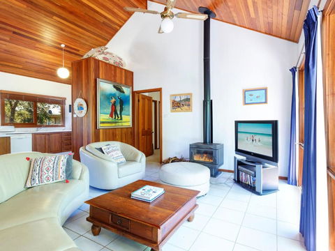 Semaphore Beach House - Geraldton Accommodation 4