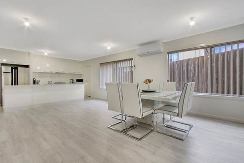 V & V Family Dream Away - Geraldton Accommodation 4