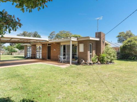 Raymond Cottage - Geraldton Accommodation 5