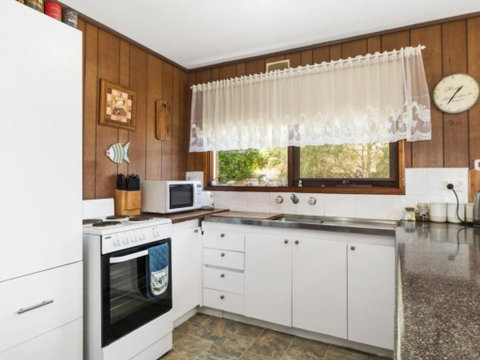 Raymond Cottage - Geraldton Accommodation 4