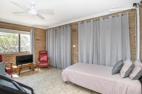 Deering 106 ULLADULLA - Geraldton Accommodation 0