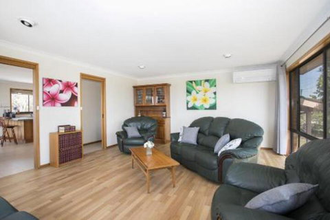 Deering 106 ULLADULLA - Geraldton Accommodation 5
