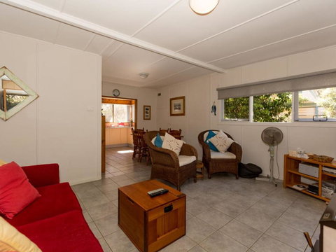 Malibu Drive 127 Bawley Point - Geraldton Accommodation 6