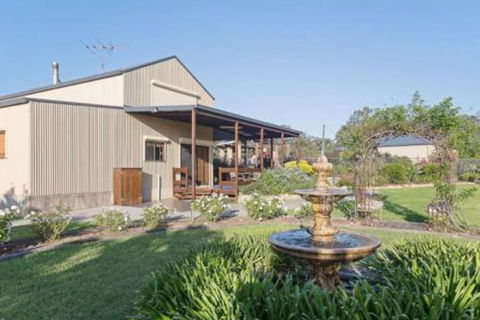 Kelman Cottage Tucked Away With Pool + Native Wildlife - Geraldton Accommodation 6