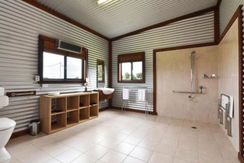 Kelman Cottage Tucked Away With Pool + Native Wildlife - Geraldton Accommodation 7