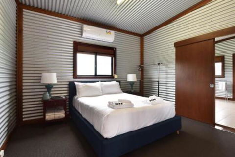 Kelman Cottage Tucked Away With Pool + Native Wildlife - Geraldton Accommodation 3