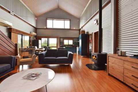 Kelman Cottage Tucked Away With Pool + Native Wildlife - Geraldton Accommodation 0