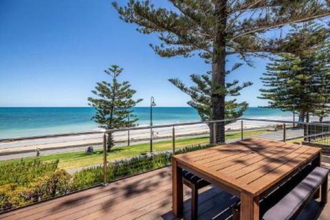 ULTIMA At The Bay Glenelg Absolute Beachfront - Geraldton Accommodation 4