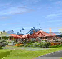 Magnificent Cotillion by Your Innkeeper - Geraldton Accommodation