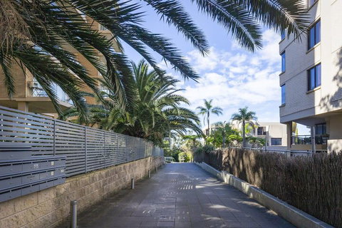 2 Bdrm North Sydney With Harbour Views - Geraldton Accommodation 2