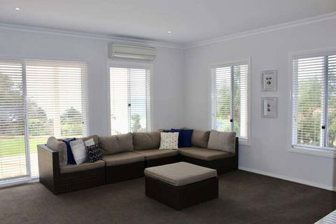 Flinders View Beach House - Geraldton Accommodation 6