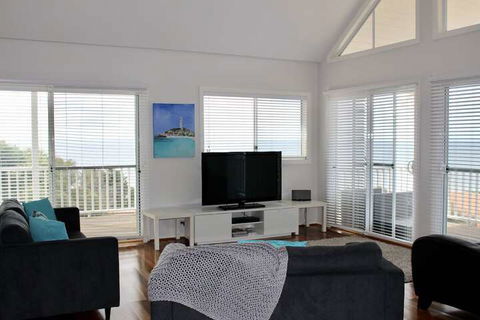Flinders View Beach House - Geraldton Accommodation 5