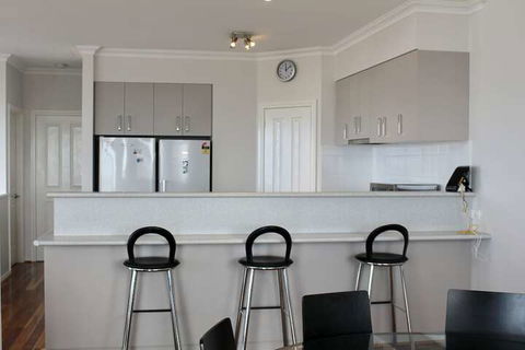 Flinders View Beach House - Geraldton Accommodation 3