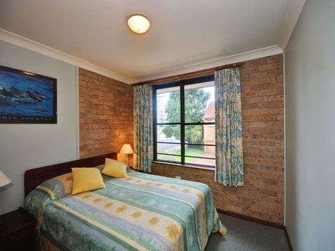 Close To The Main Surf Beach - Geraldton Accommodation 1