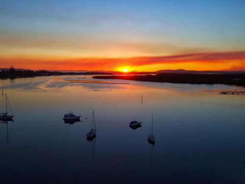 Close To The Main Surf Beach - Geraldton Accommodation 6