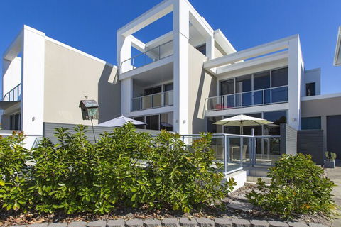 Waves On Kamala 13 - Geraldton Accommodation 1