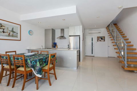 Waves On Kamala 13 - Geraldton Accommodation 6