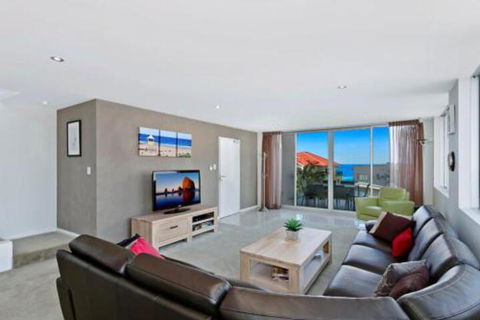 Catalina Luxury 9 - Geraldton Accommodation 2