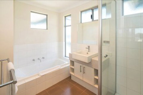 Dolphin Shore - Geraldton Accommodation 2