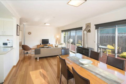 Dolphin Shore - Geraldton Accommodation 6