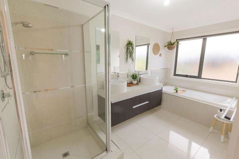 Stillwaters Panoramic View Of Lakes Entrance - Geraldton Accommodation 5