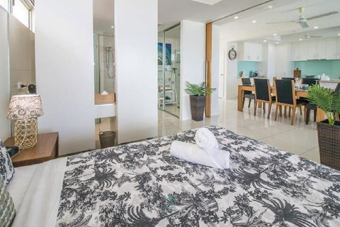 ZEN By THE WATER Darwins Premier Family Retreat - Geraldton Accommodation 5