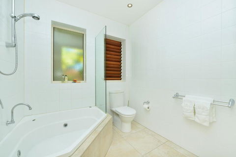 Villa Frangipani - Geraldton Accommodation 6