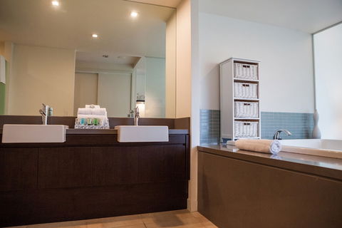 Sea Temple - 131 Luxury Swimout - Geraldton Accommodation 6