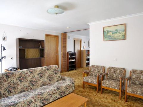 RETRO RETREAT INLET SIDE - Geraldton Accommodation 1