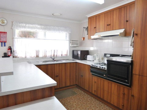 RETRO RETREAT INLET SIDE - Geraldton Accommodation 6