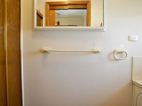 RETRO RETREAT INLET SIDE - Geraldton Accommodation 5