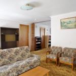 RETRO RETREAT INLET SIDE - Geraldton Accommodation 0