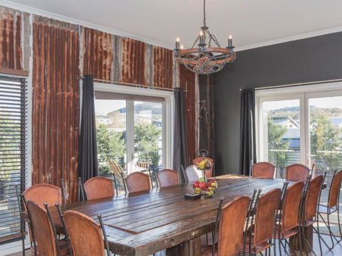 Oak & Barrel / 7 Twynam Street - Geraldton Accommodation 5